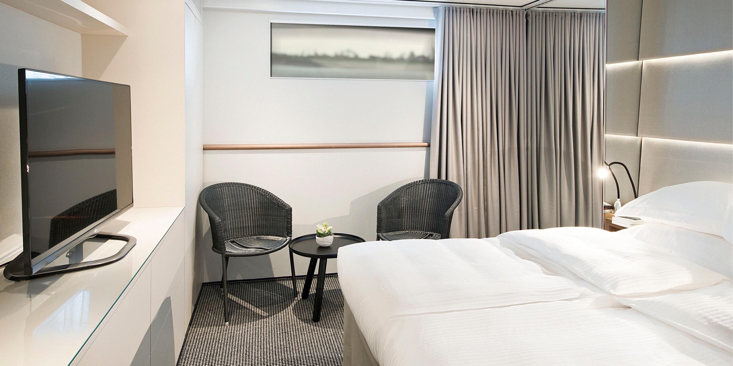 Emerald River cruise LUNA stateroom